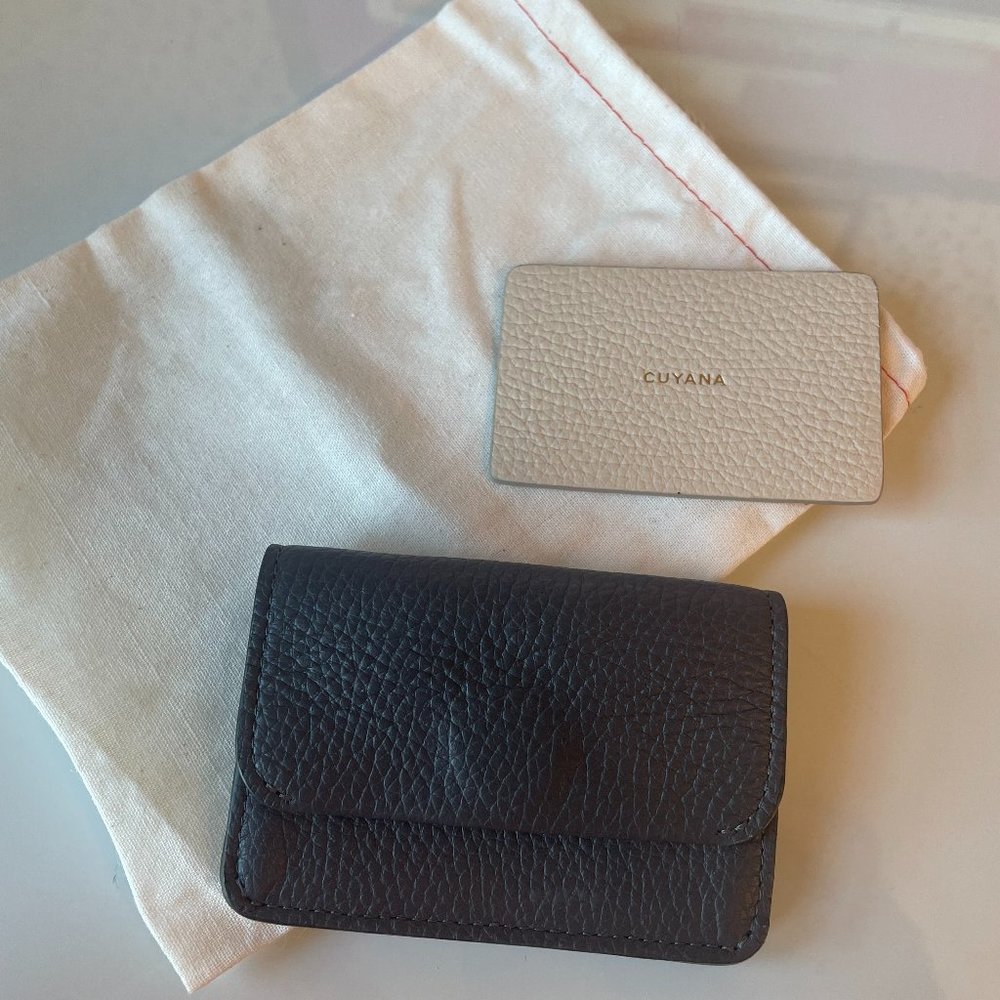 Charcoal leather Cuyana card case